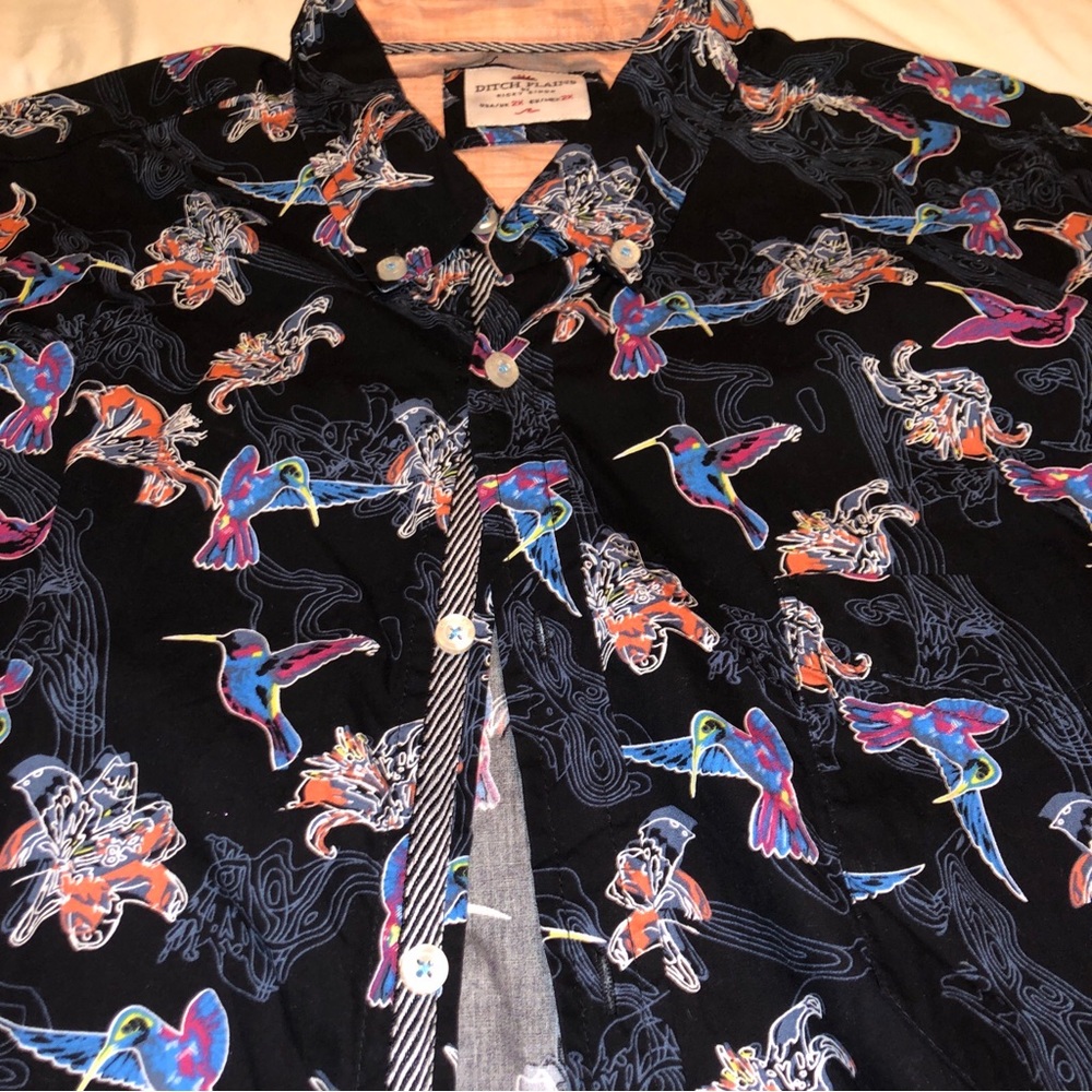 Ditch Plains by Ricky Singh men’s 2X SS button front with birds & tulips shirt